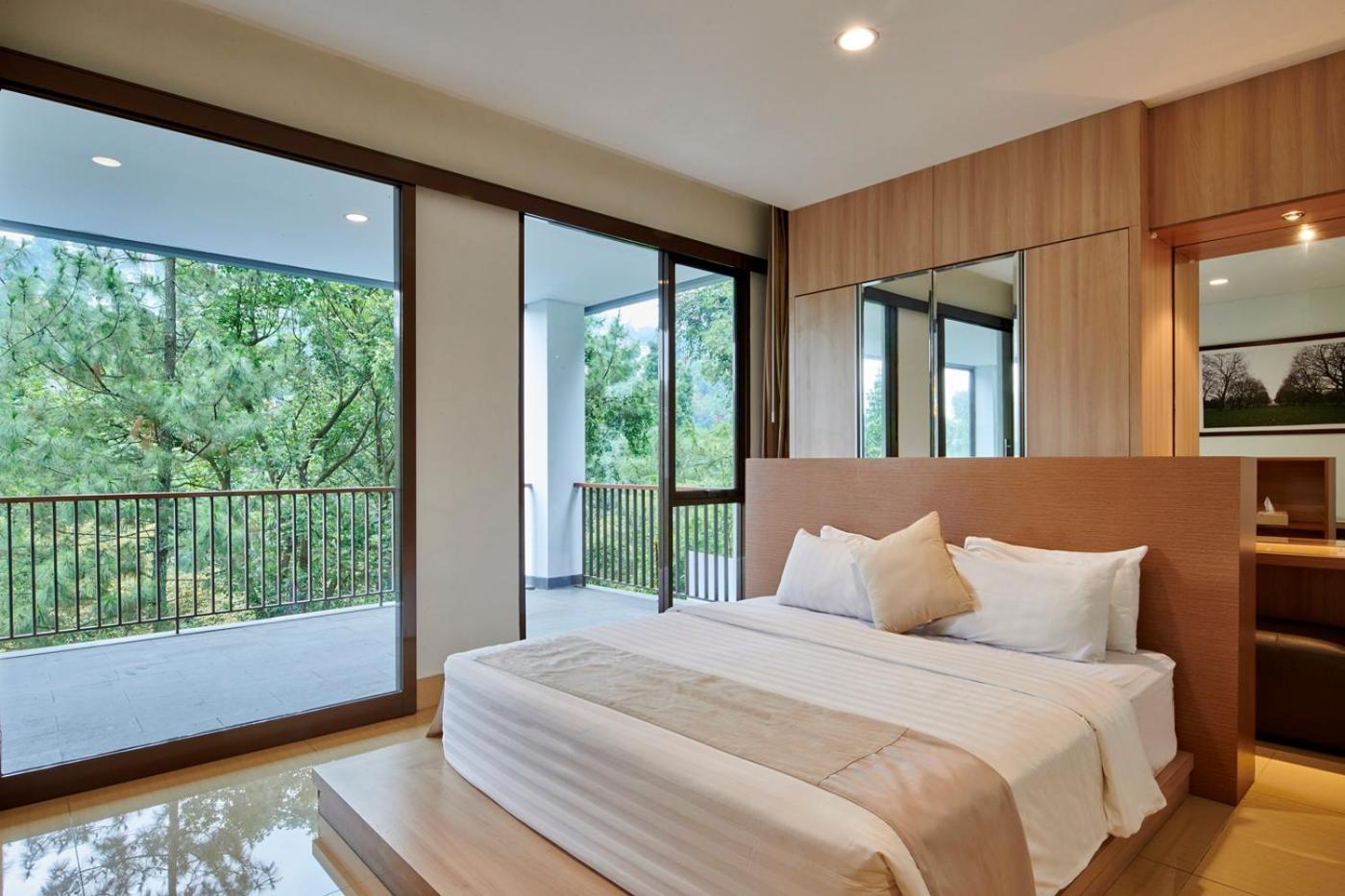 Narwastu Hill View Villa 6 Bedrooms With A Private Swimming Pool Бандунг Екстериор снимка
